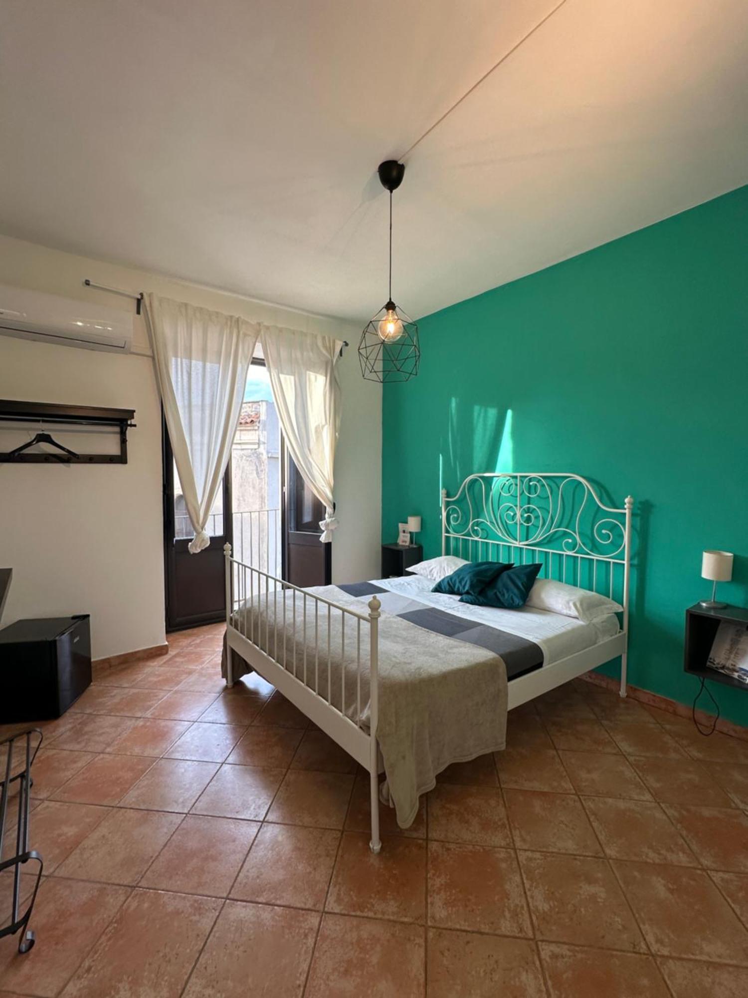 Palazzo Curro Hotel Катания Екстериор снимка